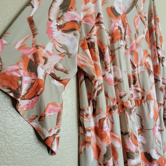 G.I.L.I Beige Tropical Floral Short Sleeve Exaggerated High Low Tunic - Picture 2 of 7